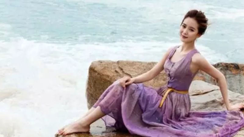 刘诗诗吴奇隆携子同框被拍一家温馨出行破离婚传闻